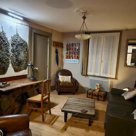 Night & Day Apartment