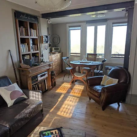 Night & Day Apartment