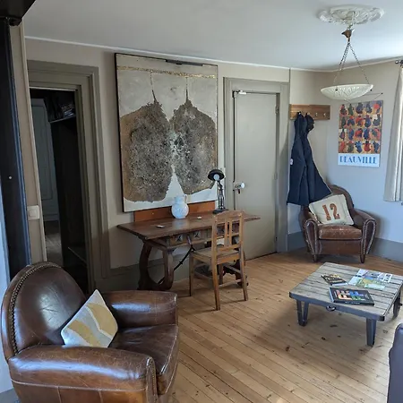 Night & Day Apartment