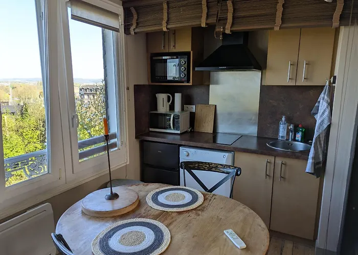 Apartment Night & Day *